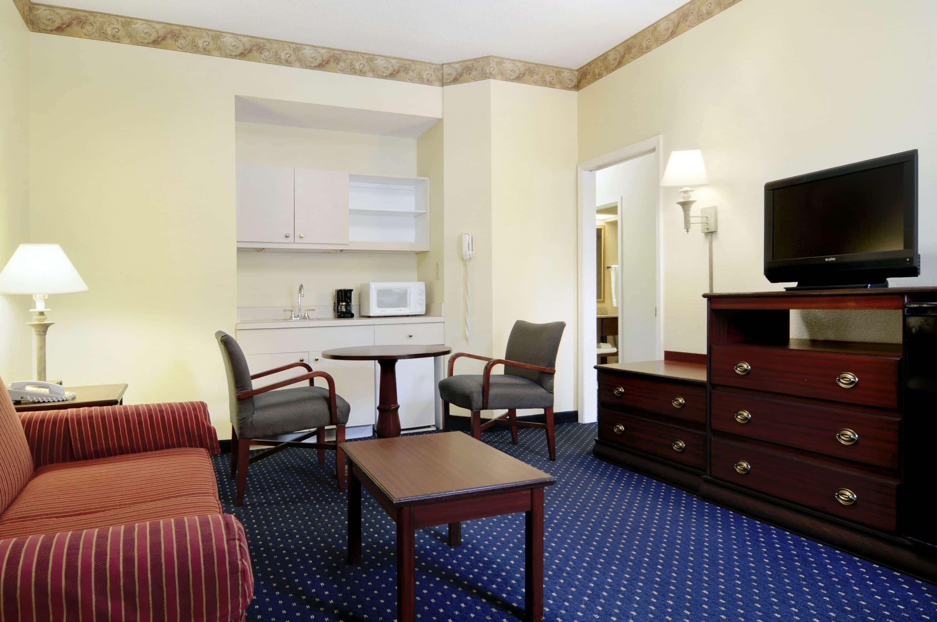 Baymont By Wyndham Tallahassee Bagian luar foto