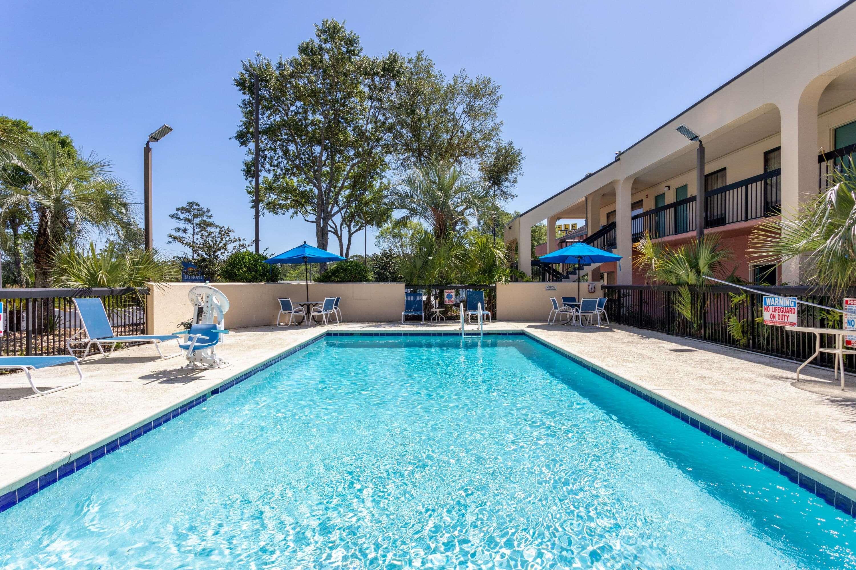 Baymont By Wyndham Tallahassee Bagian luar foto