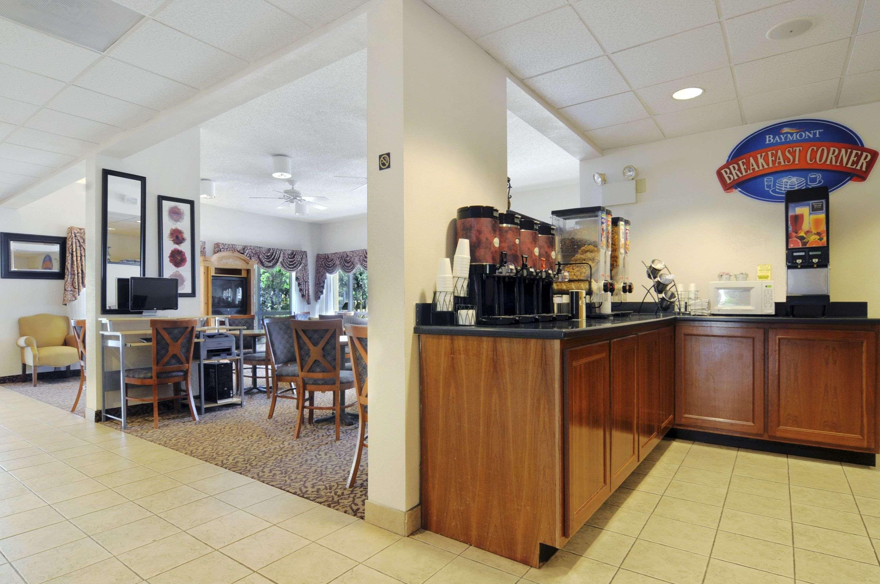 Baymont By Wyndham Tallahassee Bagian luar foto