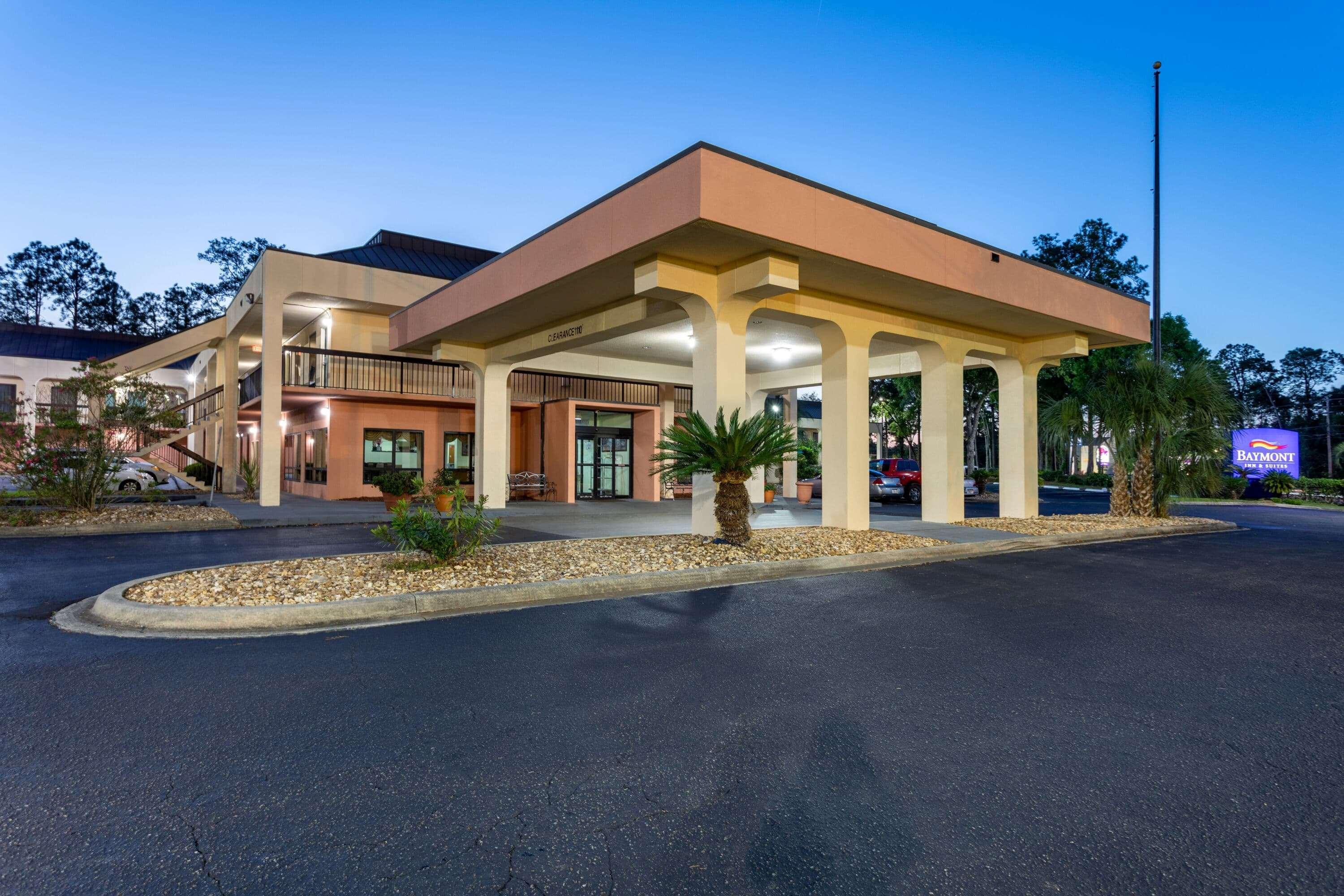 Baymont By Wyndham Tallahassee Bagian luar foto