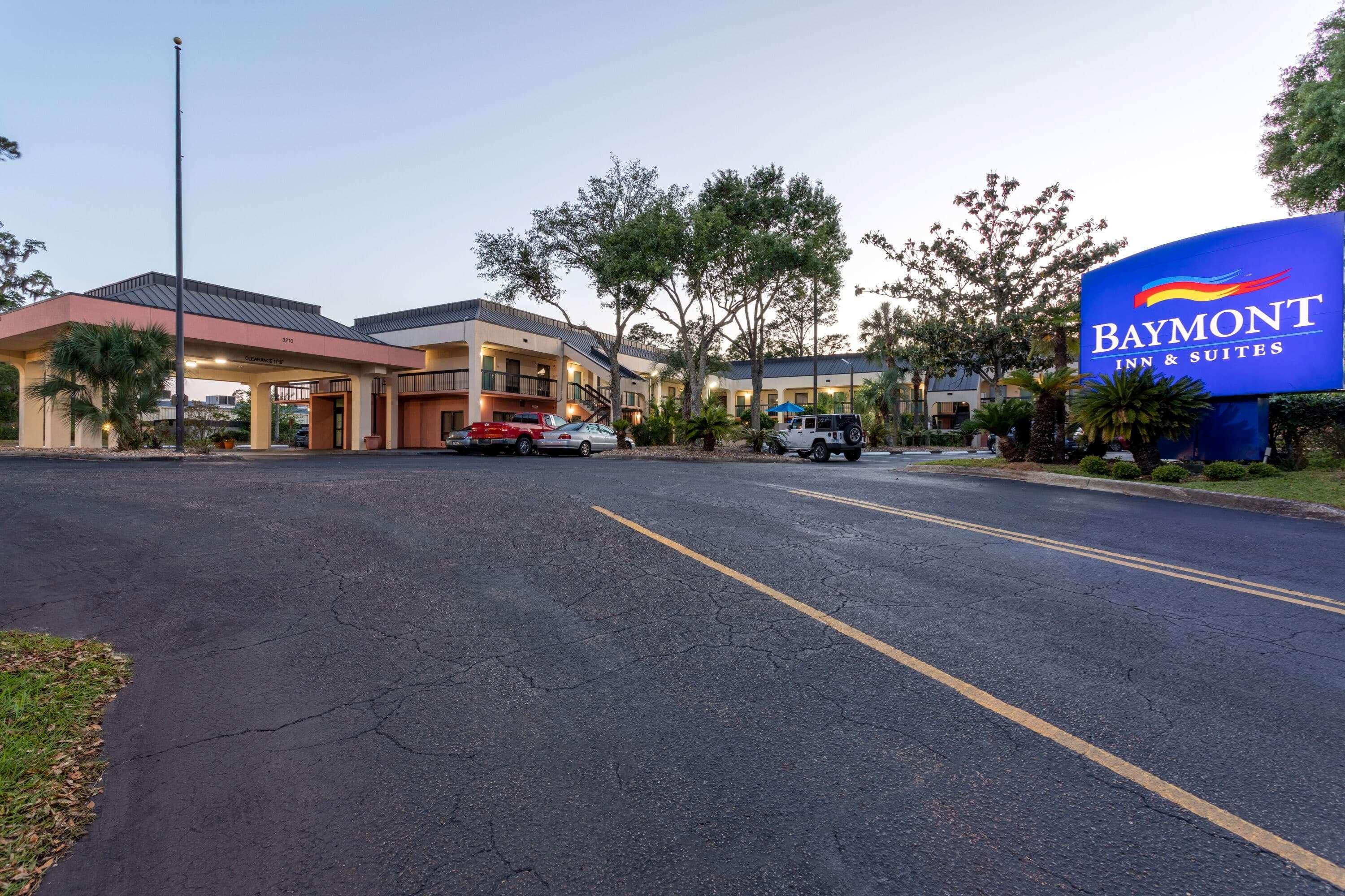 Baymont By Wyndham Tallahassee Bagian luar foto