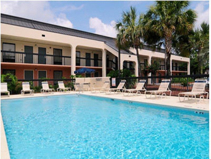 Baymont By Wyndham Tallahassee Bagian luar foto