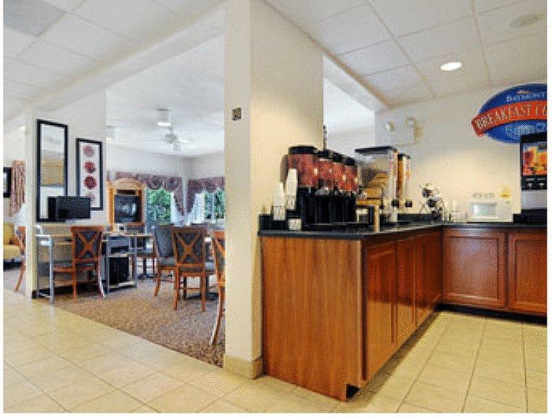 Baymont By Wyndham Tallahassee Bagian luar foto